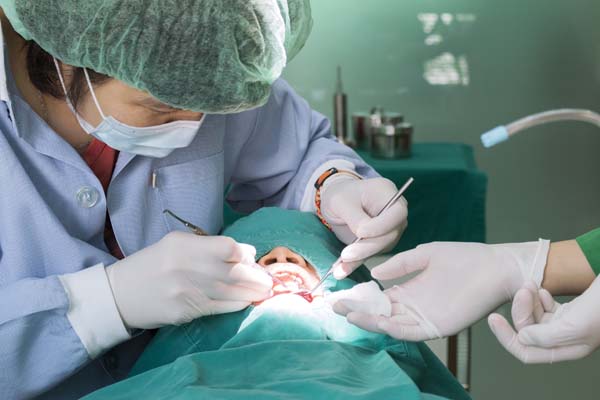 Tooth Extraction:   Do&#    ;s And Don&#    ;ts After Surgery